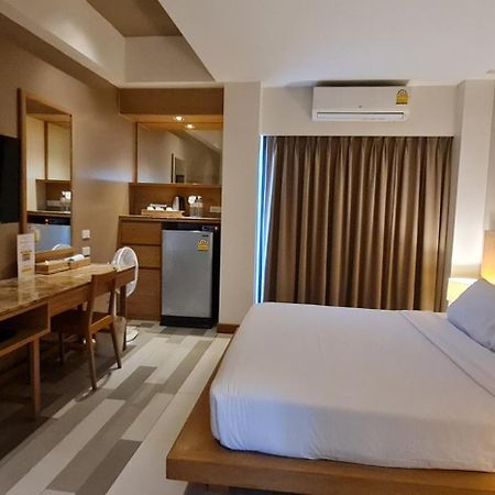 W14 Pattaya Hotel Bagian luar foto