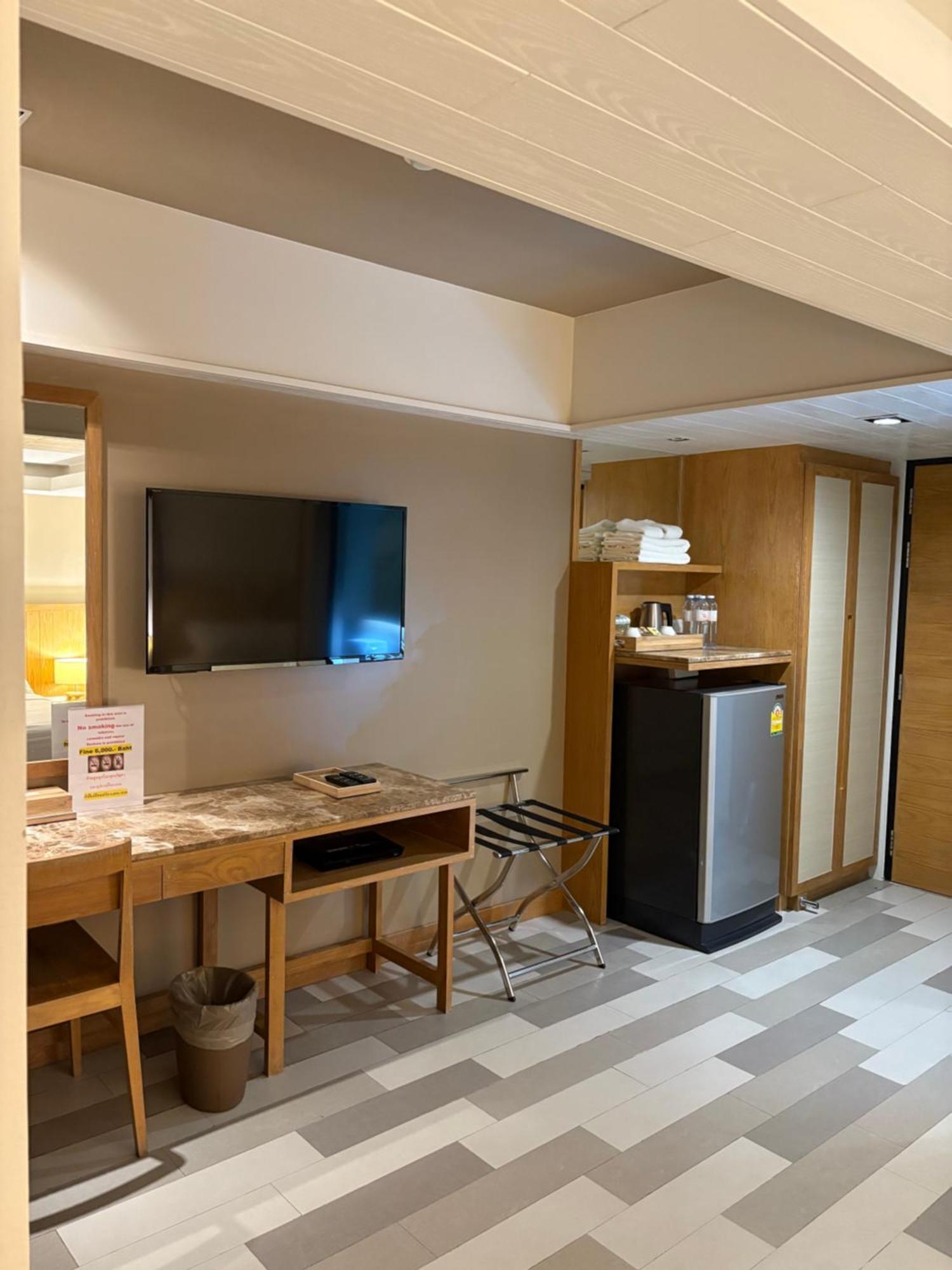 W14 Pattaya Hotel Bagian luar foto