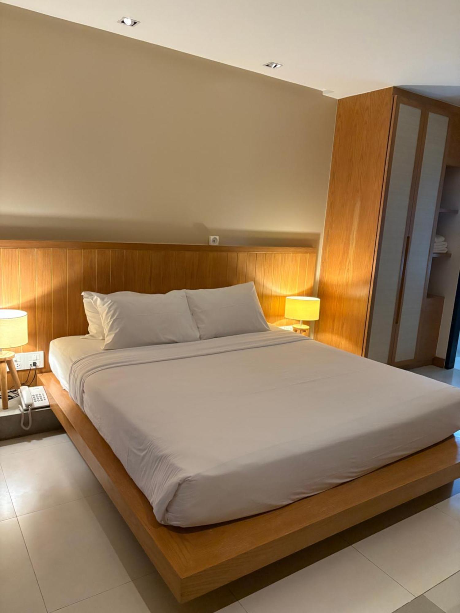 W14 Pattaya Hotel Bagian luar foto