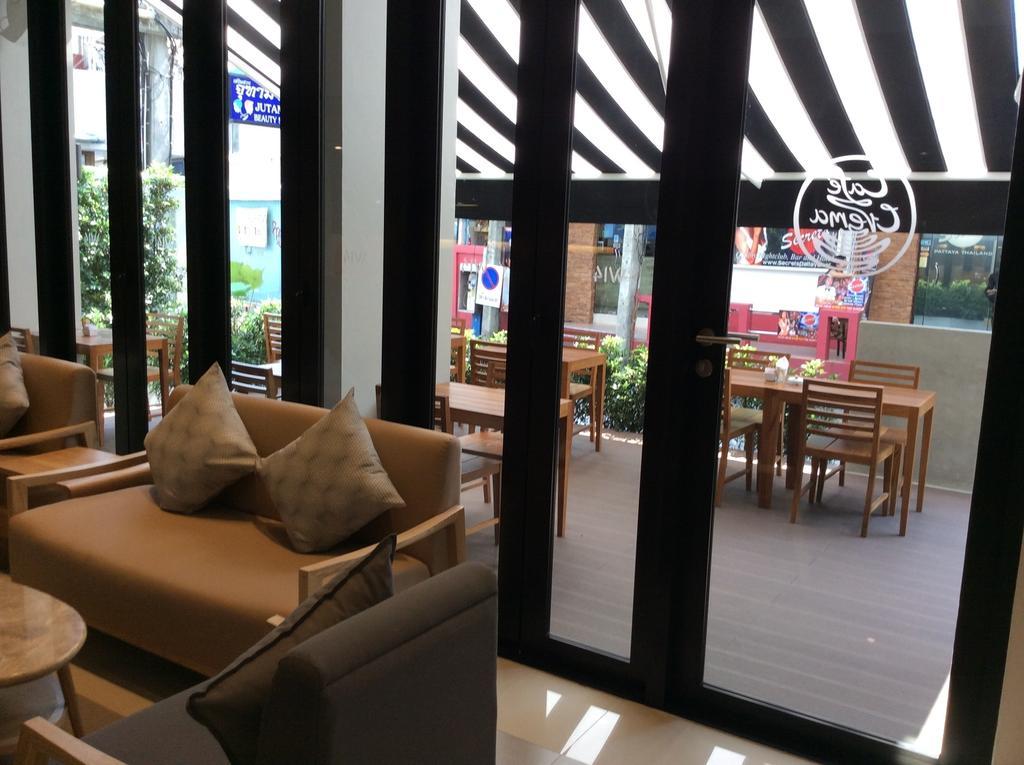 W14 Pattaya Hotel Bagian luar foto
