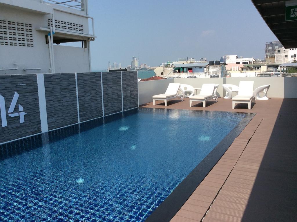 W14 Pattaya Hotel Bagian luar foto