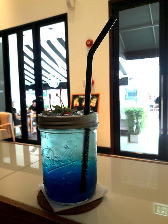 W14 Pattaya Hotel Bagian luar foto