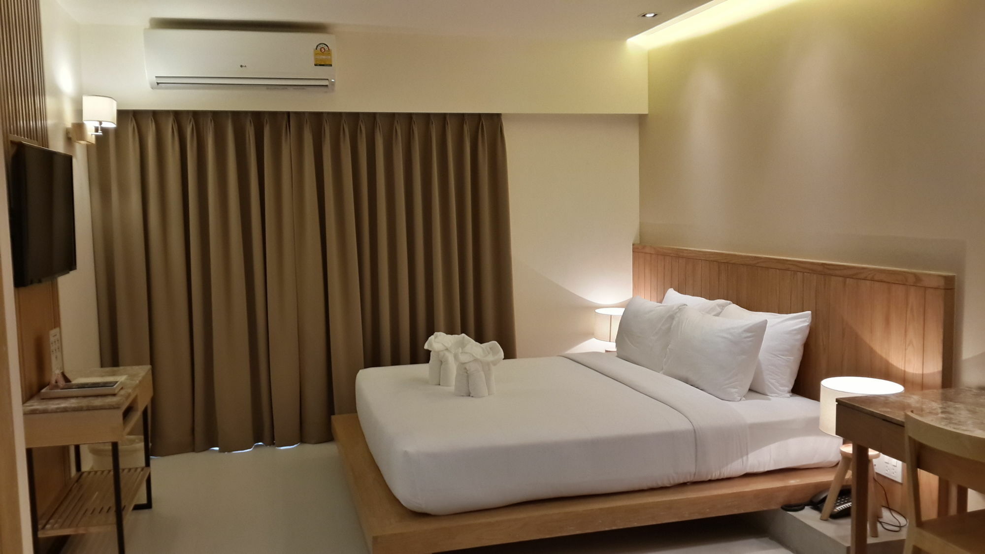 W14 Pattaya Hotel Bagian luar foto