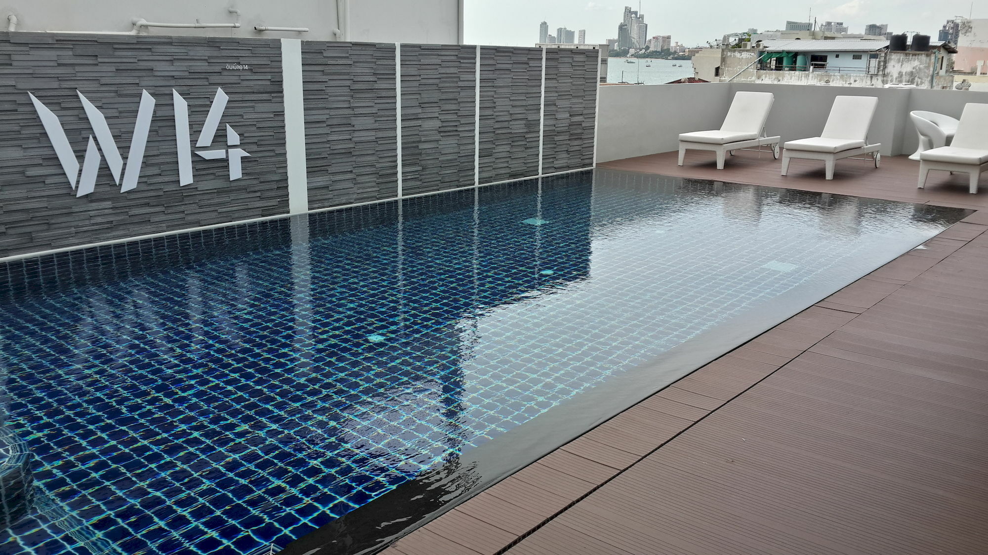 W14 Pattaya Hotel Bagian luar foto