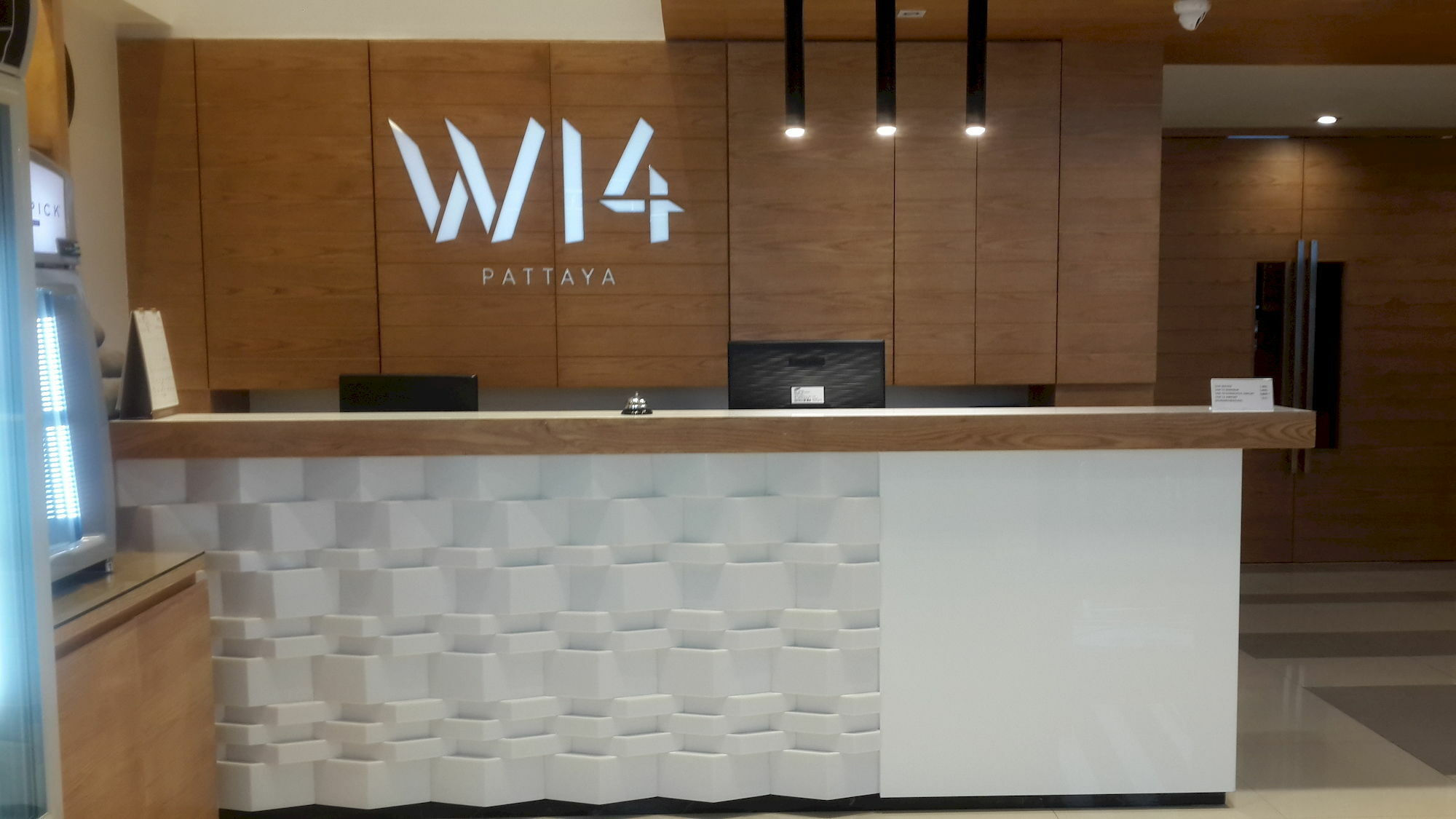 W14 Pattaya Hotel Bagian luar foto