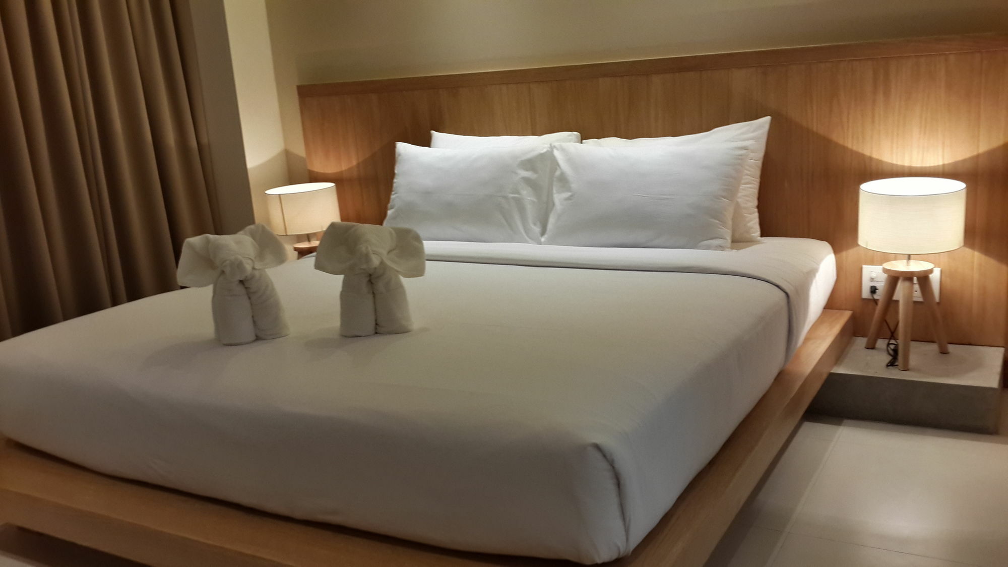 W14 Pattaya Hotel Bagian luar foto